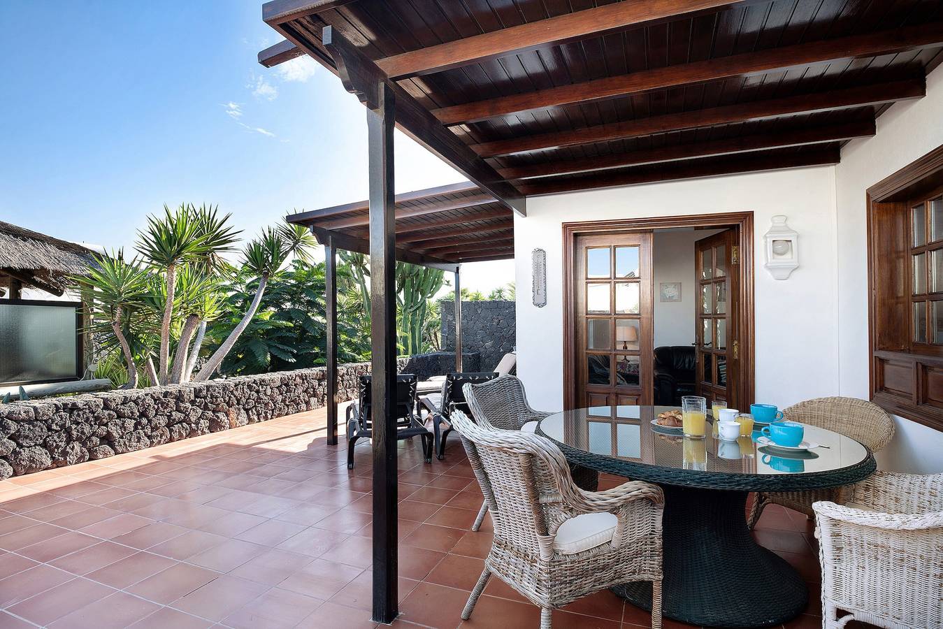 Vacation Home 'Villa Las Palmeras' close to the Beach with Garden & Wi-Fi in Playa Blanca, Yaiza