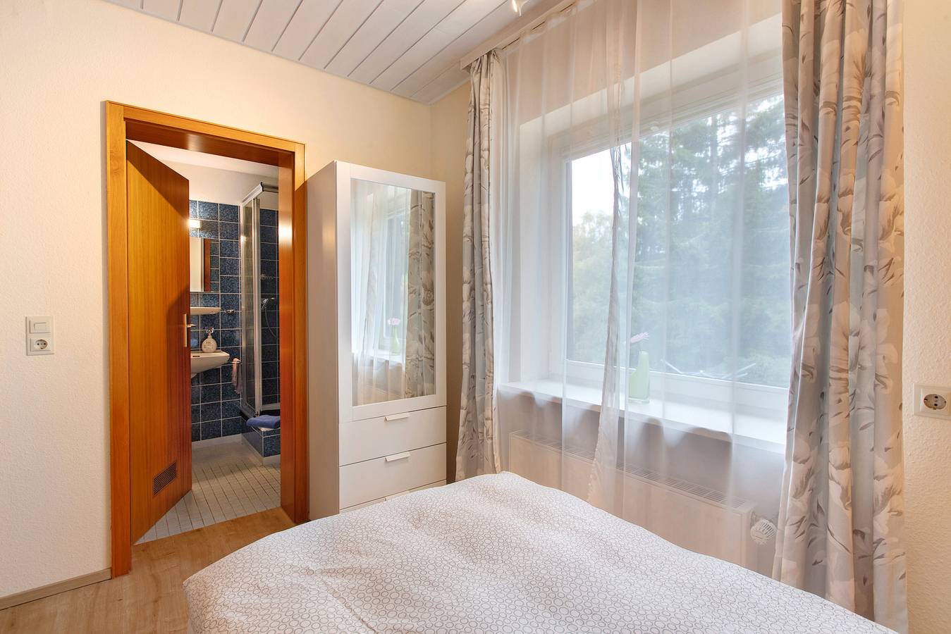 Zimmer 'Nr 7' mit gemeinsamer Terrasse und gemeinsamem Garten in Dachsberg, Südschwarzwald