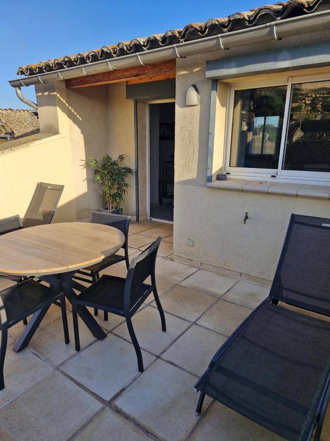 Gîte pour 4 personnes, avec terrasse et vue, adapté aux familles dans Office De Tourisme De Grignan - 4