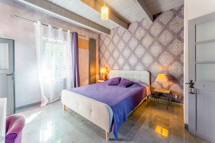 Guest House 'Double Supérieure' with Shared Pool, Private Terrace and Wi-Fi in Rasteau, Vaucluse