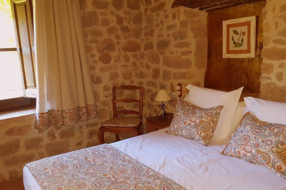Mooi landelijk huis, privé zwembad, 7 kamers allemaal met badkamer, 14-17 p in Cardona, Pla de Bages DO