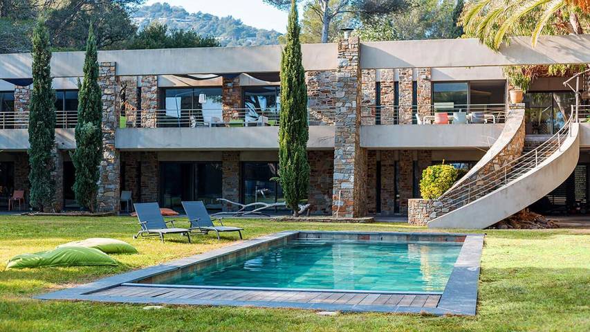 Villa pour 12 personnes, avec balcon/terrasse et piscine à Bormes-les-Mimosas