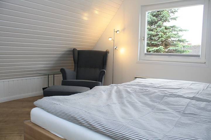 Helles, familienfreundliches Haus in Deichnähe mit Wallbox in Nordstrand (Gemeinde), Nordstrand