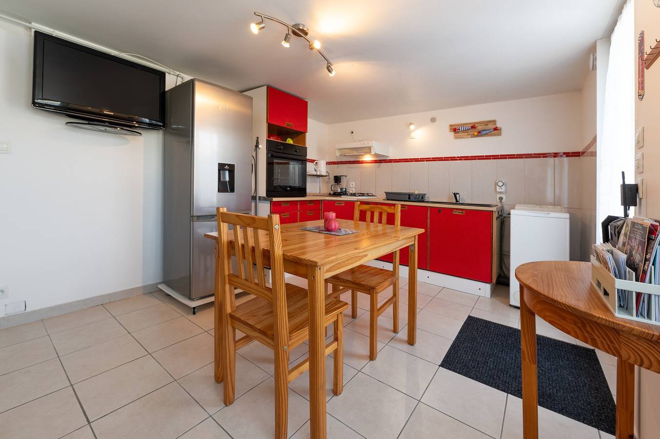 Ganze Wohnung, Ferienwohnung 'Valou' mit privater Terrasse, Gemeinschaftsgarten und Wi-Fi in Sainte-Anne-d'Auray, Côte des Mégalithes