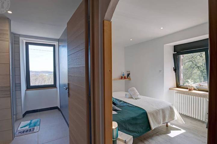 Gîte pour 9 personnes, avec terrasse à Saint-Julien-Molin-Molette - 4