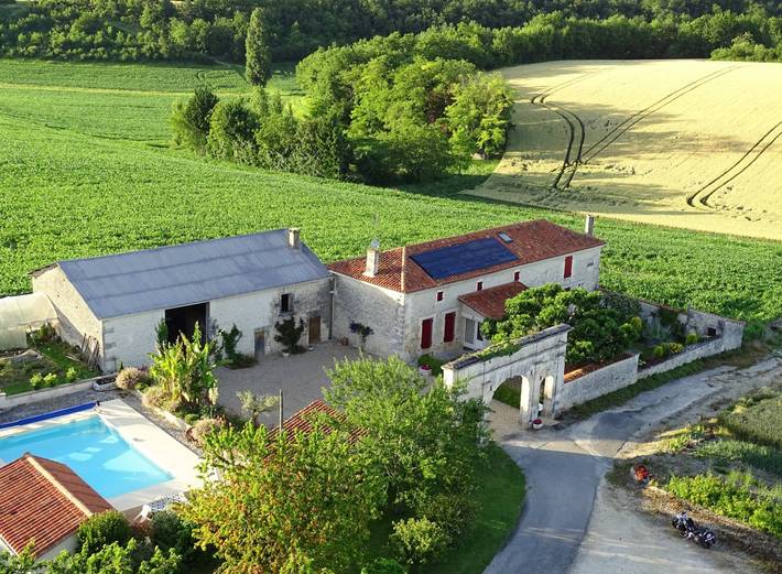 Chambre d’hôte pour 2 personnes, avec jardin et piscine à Bécheresse