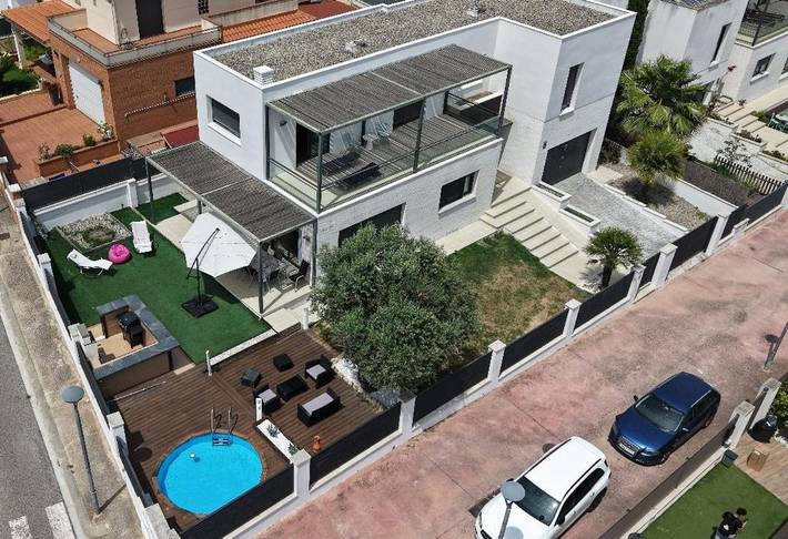 Chalet para 8 personas, con jardín además de piscina y vistas en Bajo Penedés