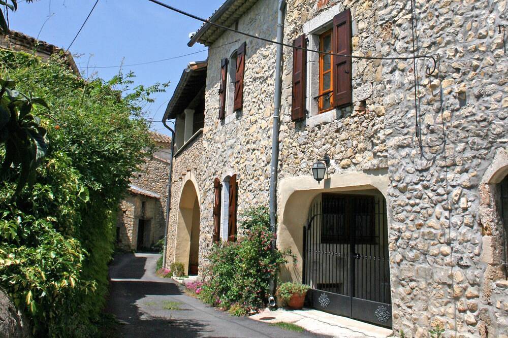 Tour Ourne Mas de Tours in Tornac, Parc national des Cévennes