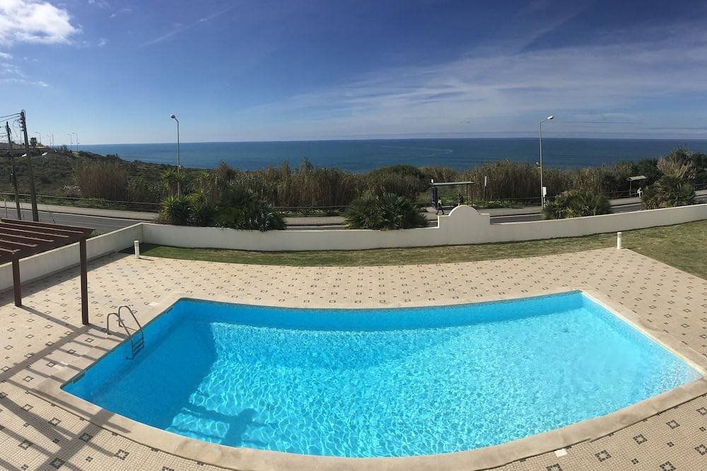 Entire apartment, Lovely Apartment with sea view and pool in Ericeira, Portugal in Praia da Foz do Lizandro, Ericeira
