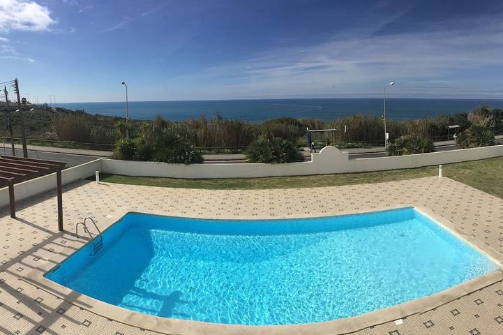 Vacation rental for 6 people, with balcony and pool in Ericeira