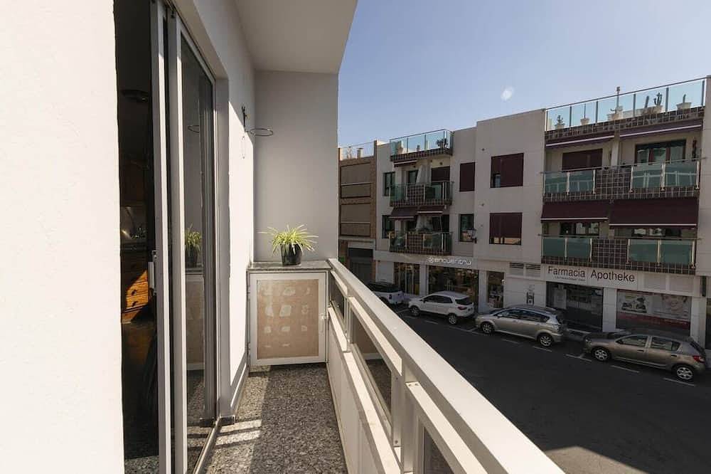 Entire apartment, Lightbooking Lola Beach playa de Arguineguin in Arguineguin, Mogán
