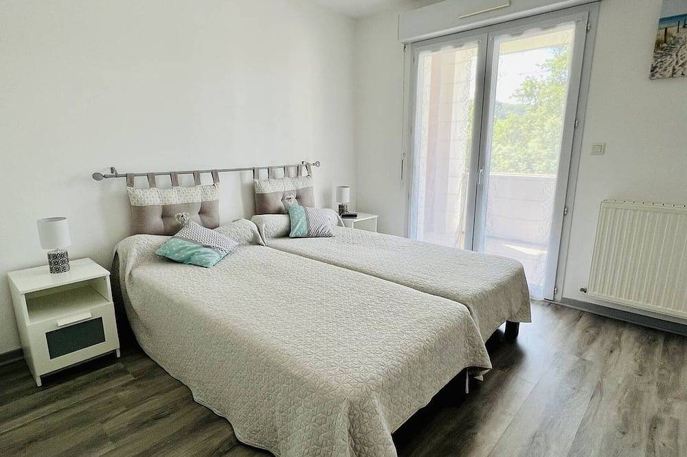 Entire apartment, T2 in Cambo-Les-Bains, balcony, private parking, near thermal baths in Cambo-les-Bains, Bayonne region