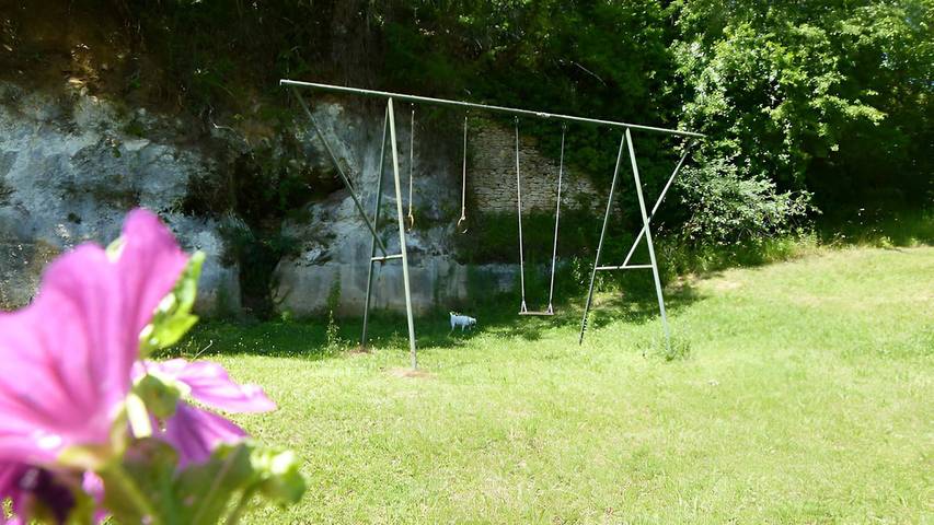 Gîte pour 3 personnes, avec terrasse ainsi que jardin et piscine, animaux acceptés à Sarlat-la-Canéda - 2
