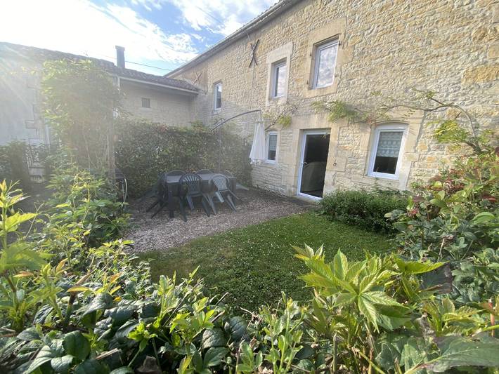 Location de vacances pour 7 personnes, avec jardin et terrasse à Dœuil-sur-le-Mignon - 3