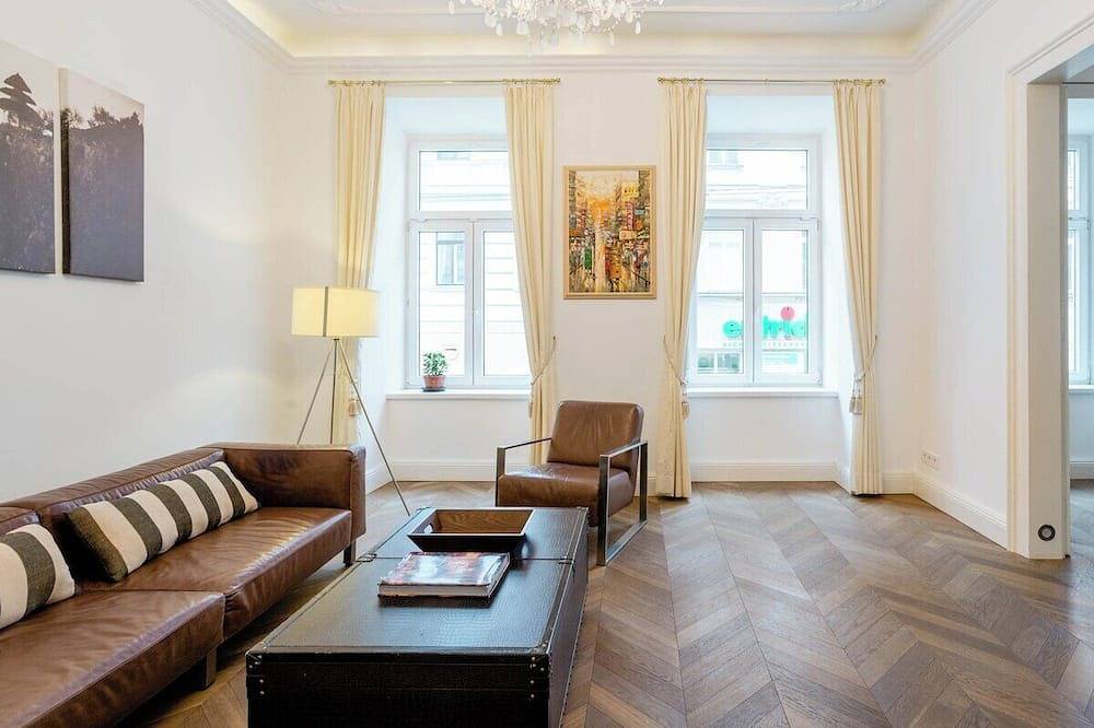 Entire apartment, Stunning 7th District Apt. Balcony and Fireplace in Vienna, Donau Niederösterreich