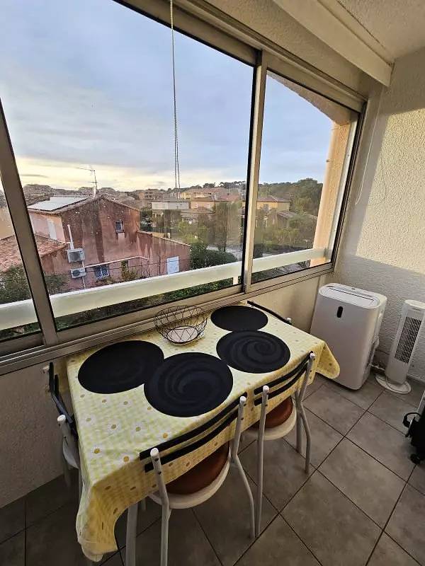 Studio entier, Studio pour 4 Personnes in Sanary-sur-Mer, Côte méditerranéenne (France)