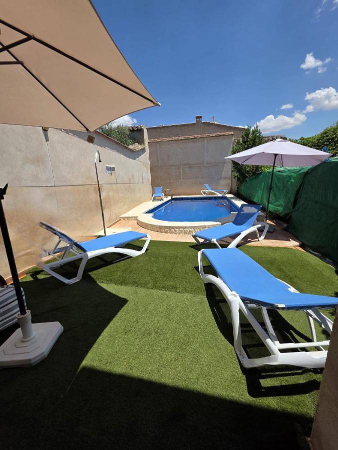 Casa rural para 33 personas, con Balcón y Terraza además de Jardín y Piscina en Picón