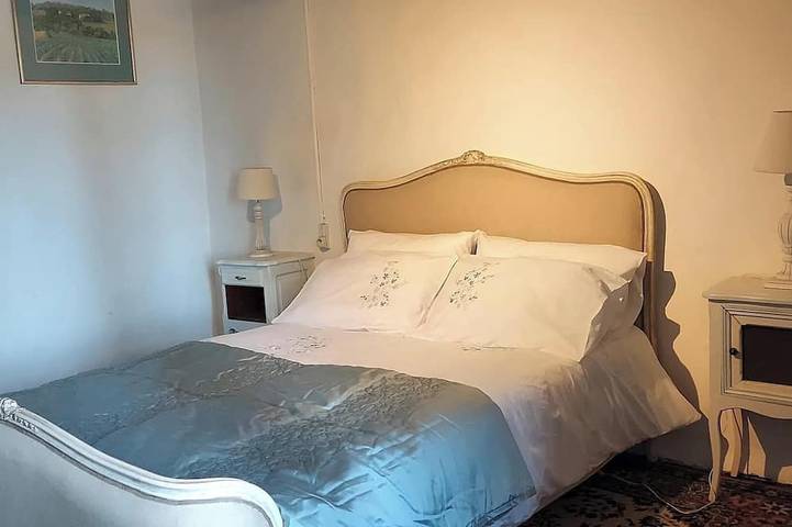 Verneuil Farmhouse Retreat - Sleeps 8, Near Lake in Verneuil, Regionaler Naturpark Périgord-Limousin