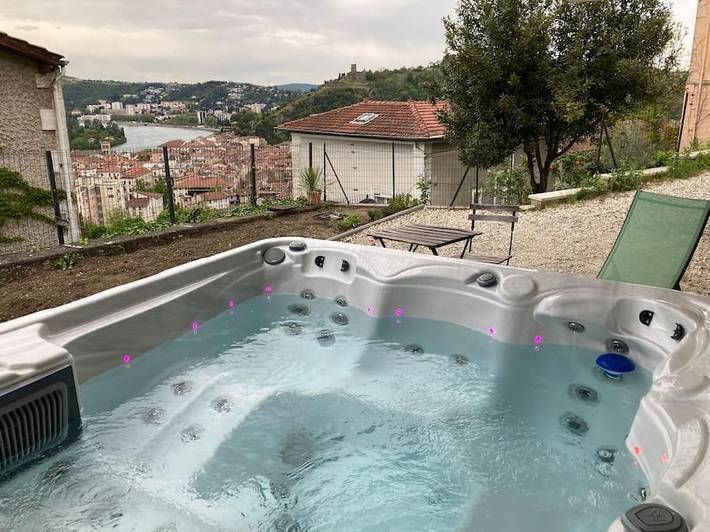 Villa pour 2 personnes, avec jardin et jacuzzi