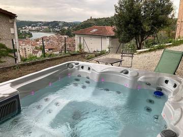 Villa pour 2 personnes, avec jacuzzi et jardin dans l' Isère