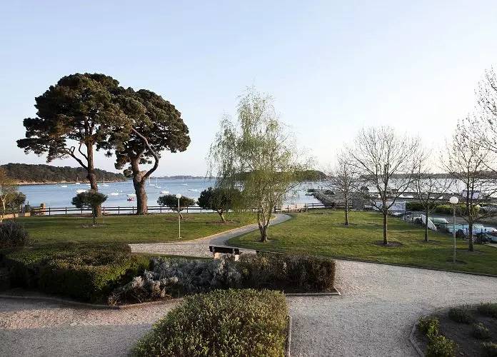 Gîte pour 2 personnes, avec terrasse et piscine à Larmor-Baden - 4