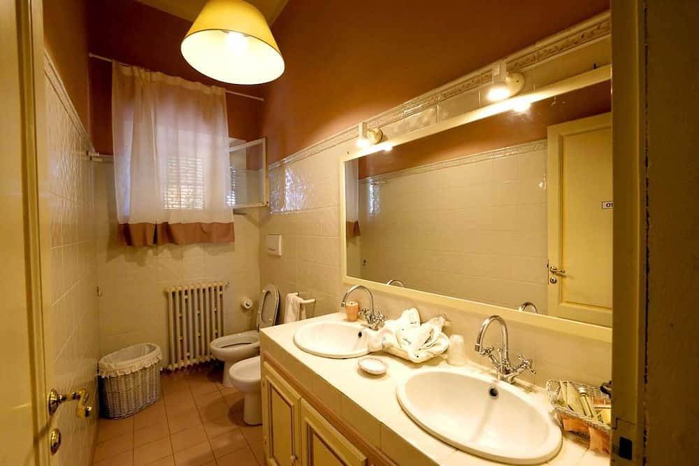 Villa with unique view of Siena with private pool in Siena, Siena Province