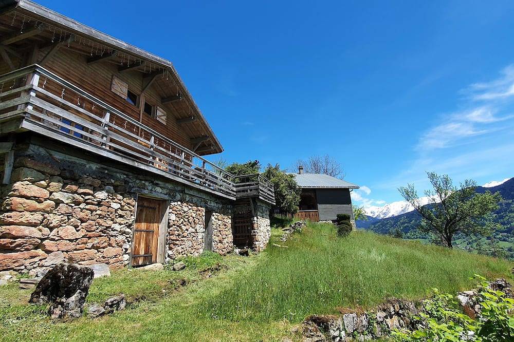 Alpine chalet 10 km from La Clusaz and Le Grand Bornand in Thônes, Annecy region