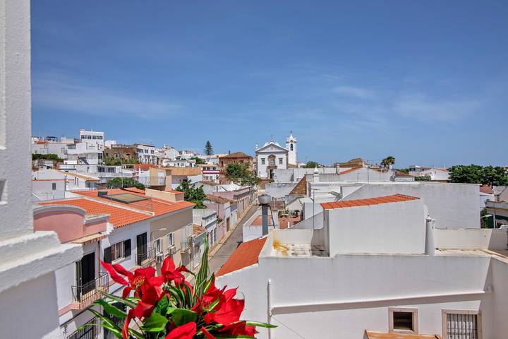 Entire apartment, Estoi Heritage – Traditional T2 with Rooftop Overlooking Estoi Palace and Church in Estoi, Conceição e Estoi