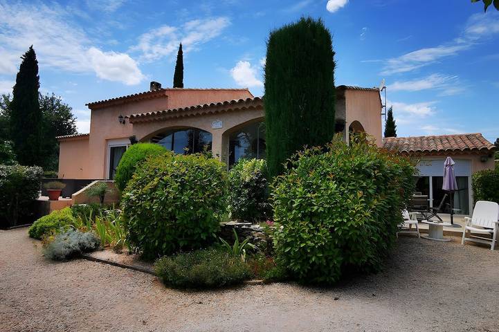 Chambre d’hôte pour 2 personnes, avec jardin ainsi que jacuzzi et piscine