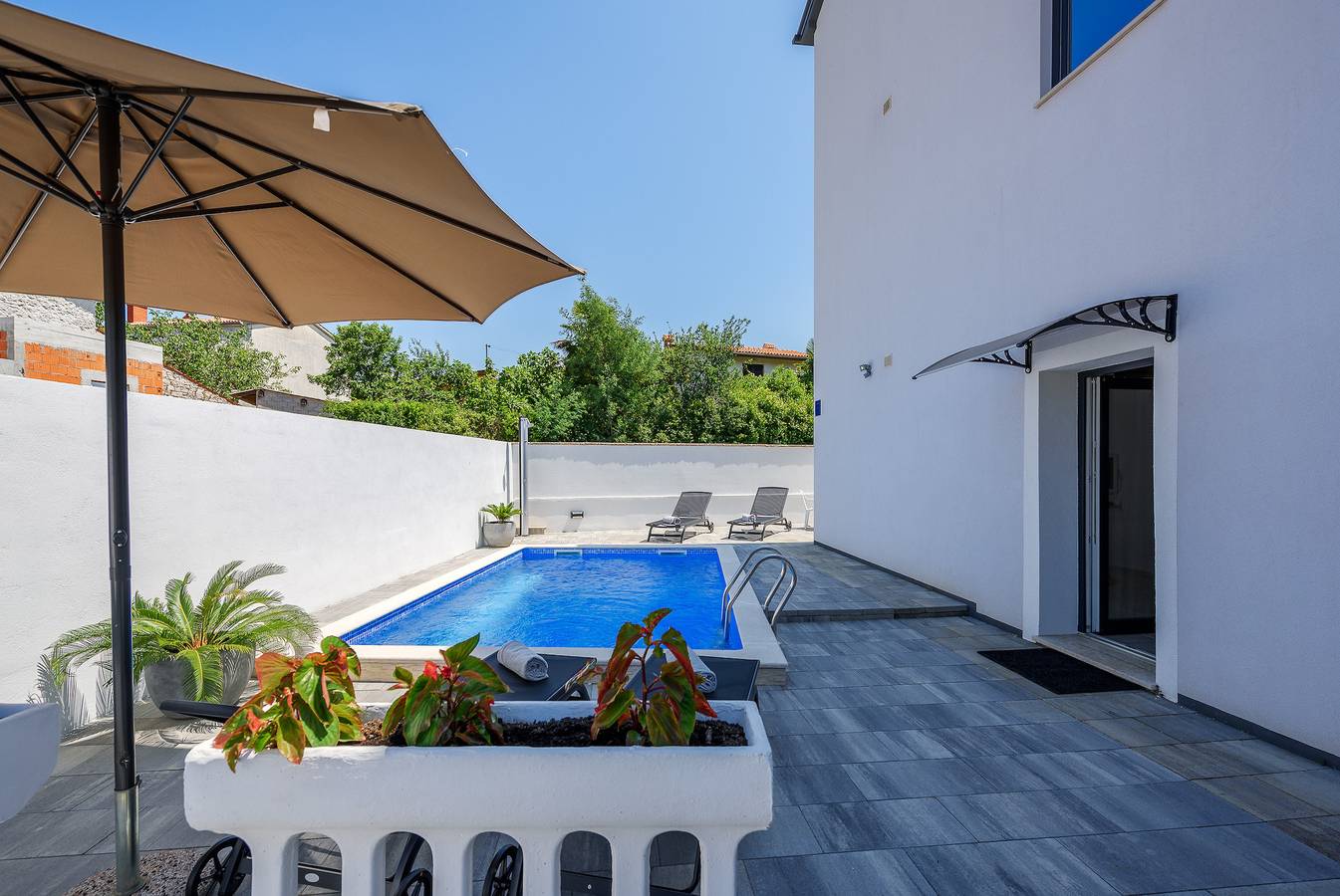 Ganze Wohnung, Apartment Vedran with heated pool, in  Porec in Kukci, Porec und Umgebung