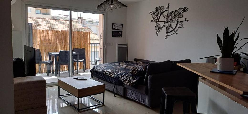 Gîte pour 4 personnes, avec terrasse dans Office De Tourisme Cannes La Bocca