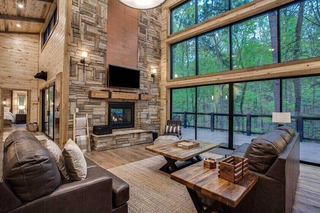 \"Rustic Hollow Cabin\" Modern Luxury w. Hot Tub Creekside in Broken Bow, Broken Bow Lake