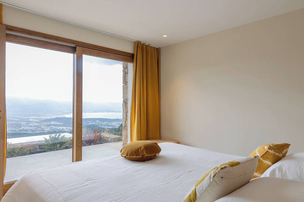 Villa 6 bedrooms, swimming pool, moutains and sea view in Alata, Region de Ajaccio