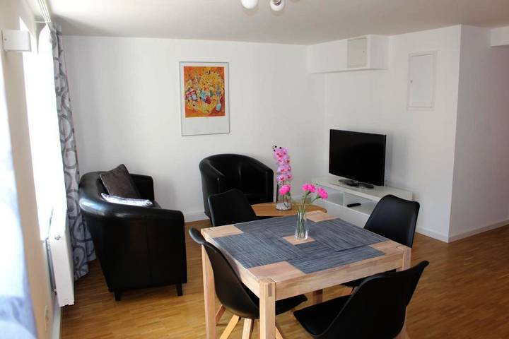 Ferienwohnung für 2 Personen, mit Balkon und Terrasse sowie Ausblick in Speyerer Dom