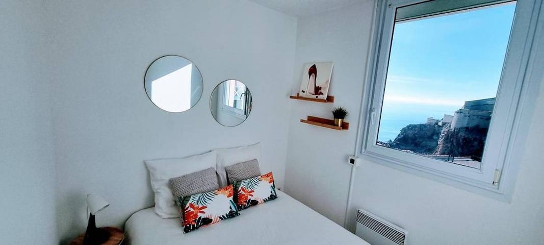 Gîte pour 4 personnes, avec Balcon et Terrasse ainsi que Piscine et Vue dans Port de Sète - 3