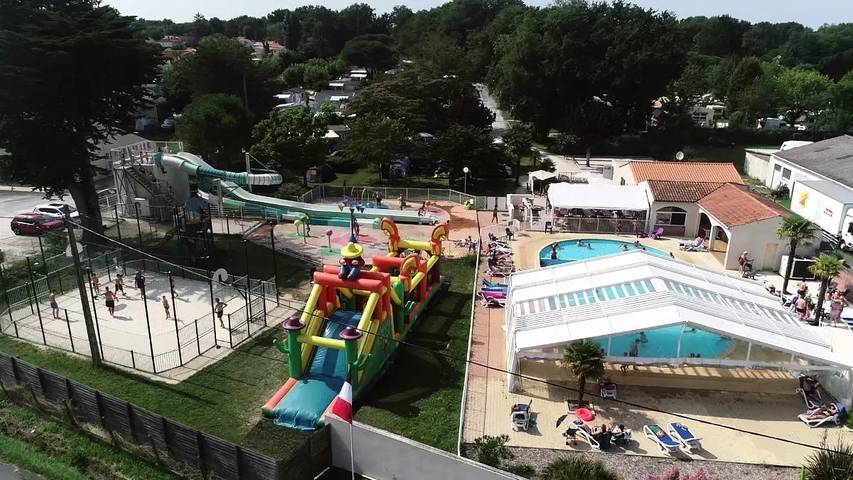 Camping pour 4 personnes, avec Terrasse