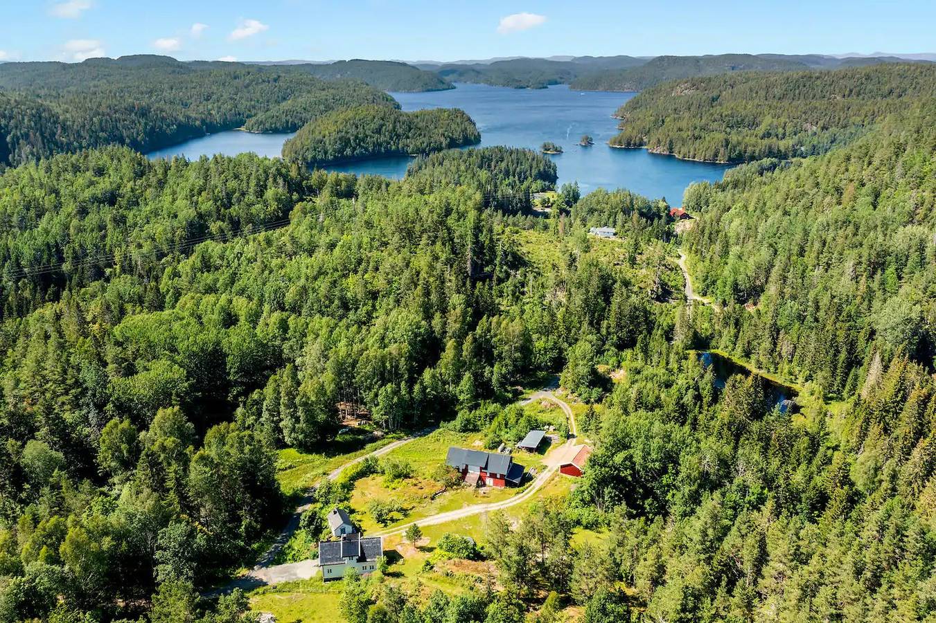 Renoviertes Bauernhaus auf einer Waldlichtung in Bamble