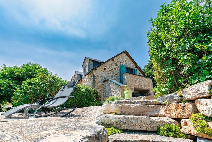 Gîte pour 6 personnes, avec terrasse ainsi que jacuzzi et sauna dans les Parc national des Cévennes