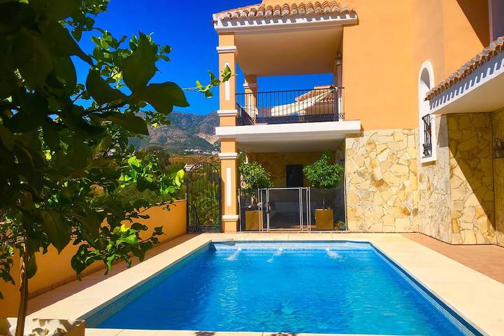 Villa for 11 people, with garden in Fuengirola