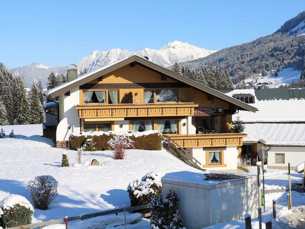 Ganze Ferienwohnung, Gästehaus Strasser - Appartement 2 mit 1 Schlafraum und Südterrasse in Riezlern, Mittelberg