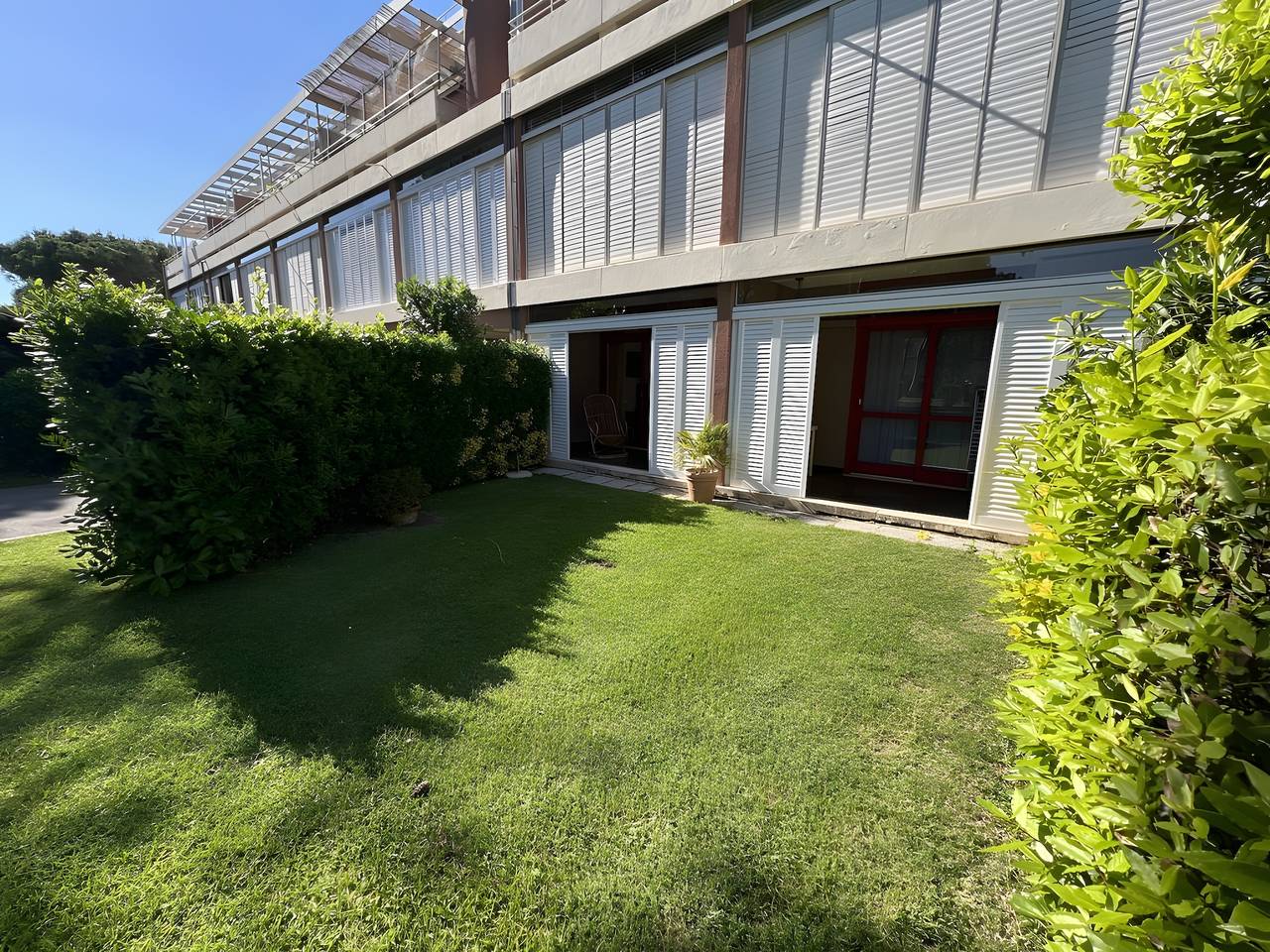 Appartement entier, Appartement 'Casa Vacanze Simonetta avec jardin', piscine partagée, jardin privé et climatisation in Marina di Bibbona, Bibbona