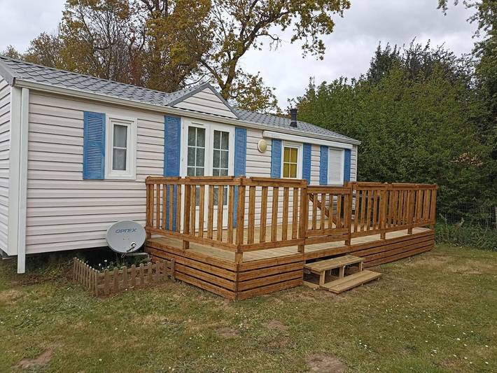Camping pour 6 personnes, avec jardin et vue ainsi que piscine et terrasse