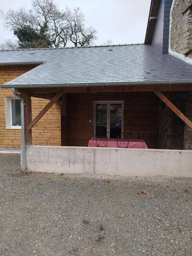 Gîte pour 2 personnes, avec terrasse, animaux acceptés dans Commer