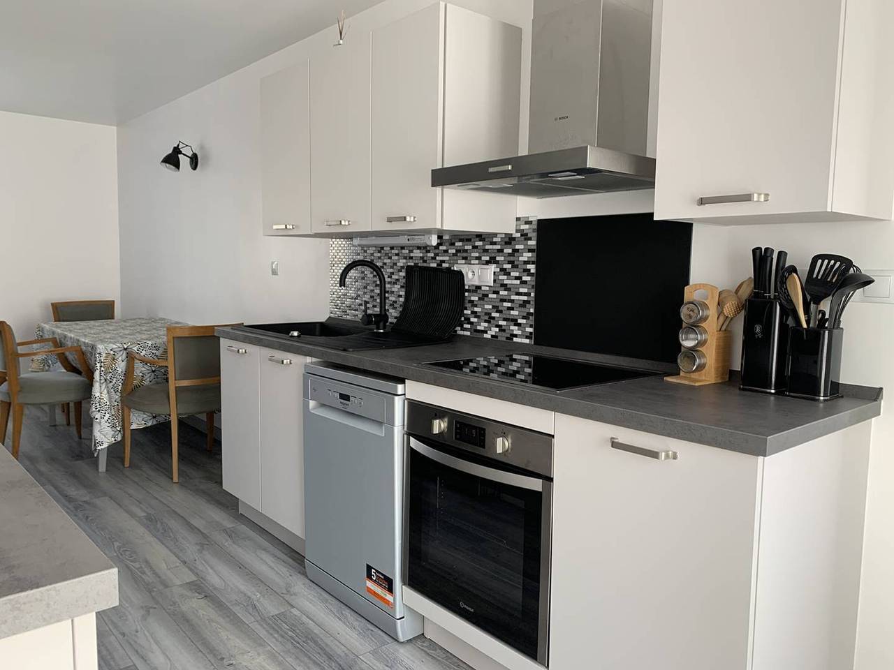 Appartement entier, Duplex lumineux à Reims - 2 chambres, moderne et confortable in Reims, Marne