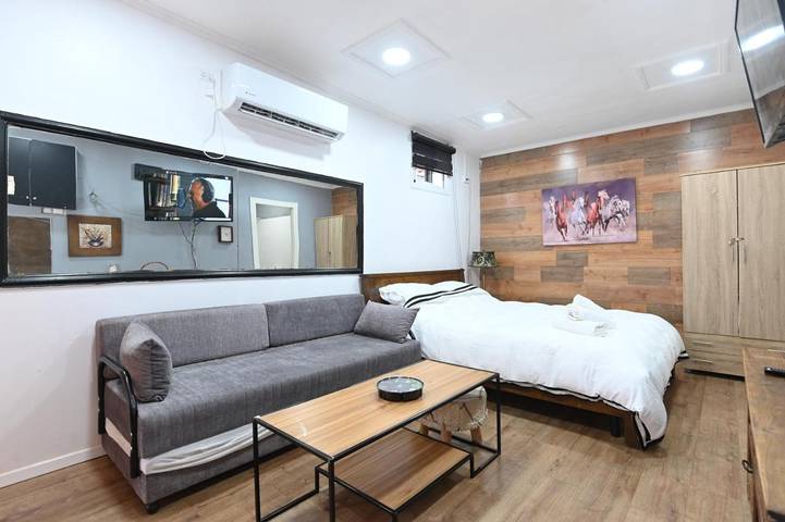 Chambre d’hôte pour 3 personnes, avec vue et terrasse, animaux acceptés - 1