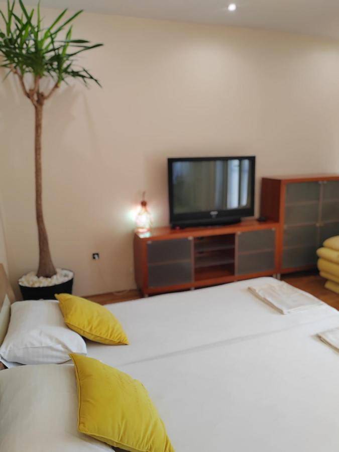 Gîte pour 2 personnes, avec Terrasse et Vue à Novi Sad - 4