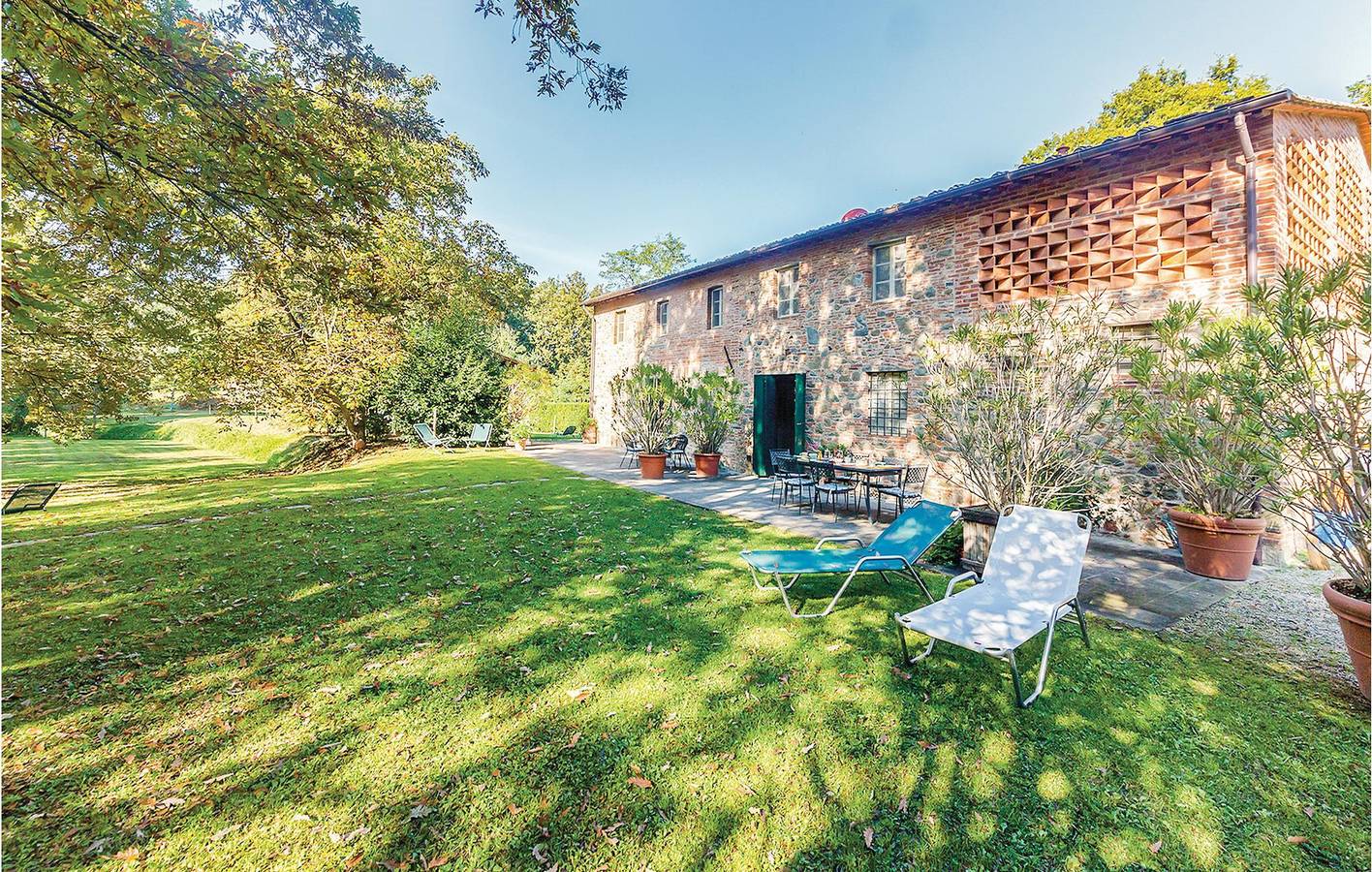 Ganze Ferienwohnung, 70m² Wohnung mit Internet, Parkplatz und Blick auf Montecarlo in Capannori, Lucca Provinz