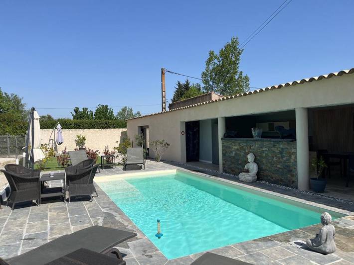 Appartement de vacances pour 4 personnes, avec vue ainsi que jardin et piscine