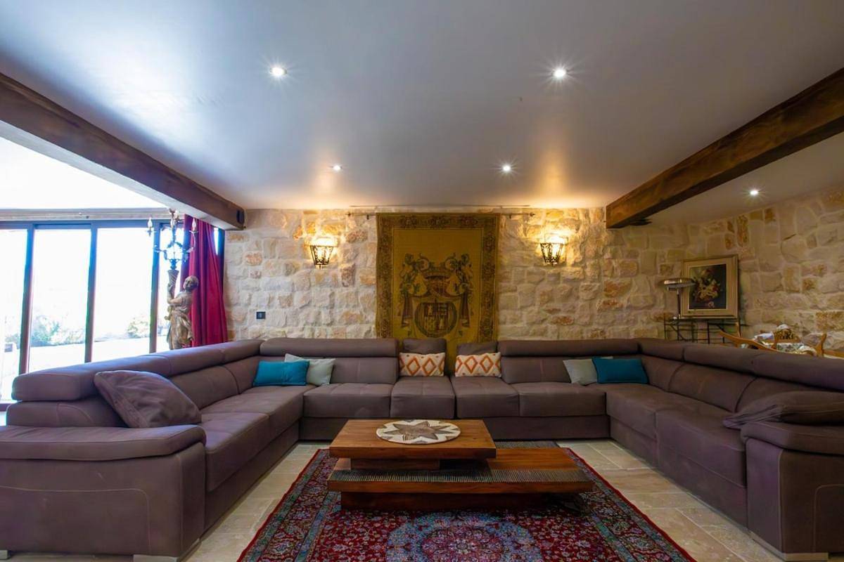 Appartement entier, Le Sommet de la Tour, Vue, Calme et Chevaux in Montlaux, Région de Forcalquier
