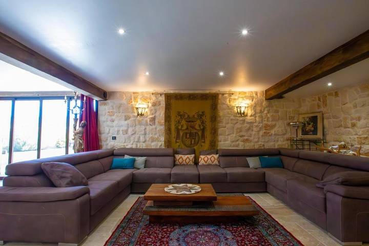 Gîte pour 10 personnes, avec terrasse et jardin ainsi que piscine et vue, animaux acceptés à Montlaux - 2